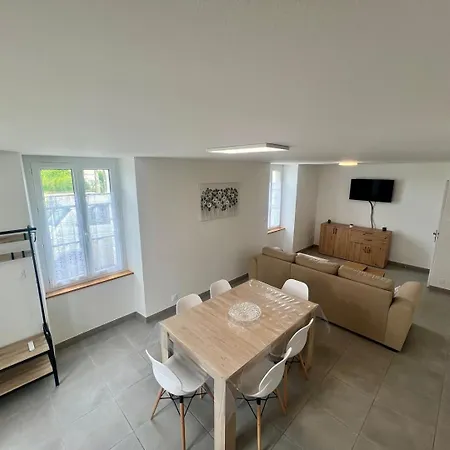 בית נופש La Futuropolis : Maison Avec Independant ז'ונה-קלה