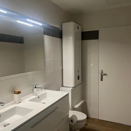 La Futuropolis : Maison Avec Independant