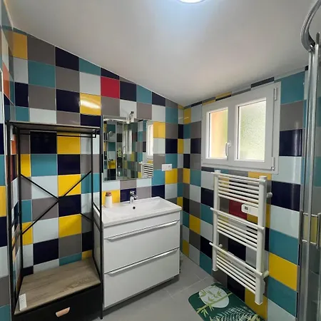 La Futuropolis : Maison Avec Independant בית נופש *