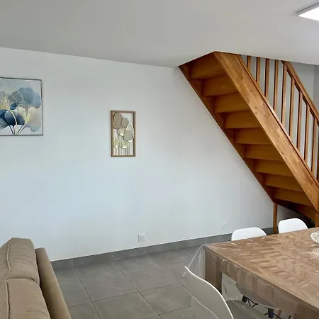 בית נופש La Futuropolis : Maison Avec Independant ז'ונה-קלה